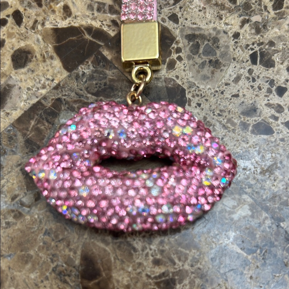 Pink Rhinestone Lip Keychain - Picture 3 of 4